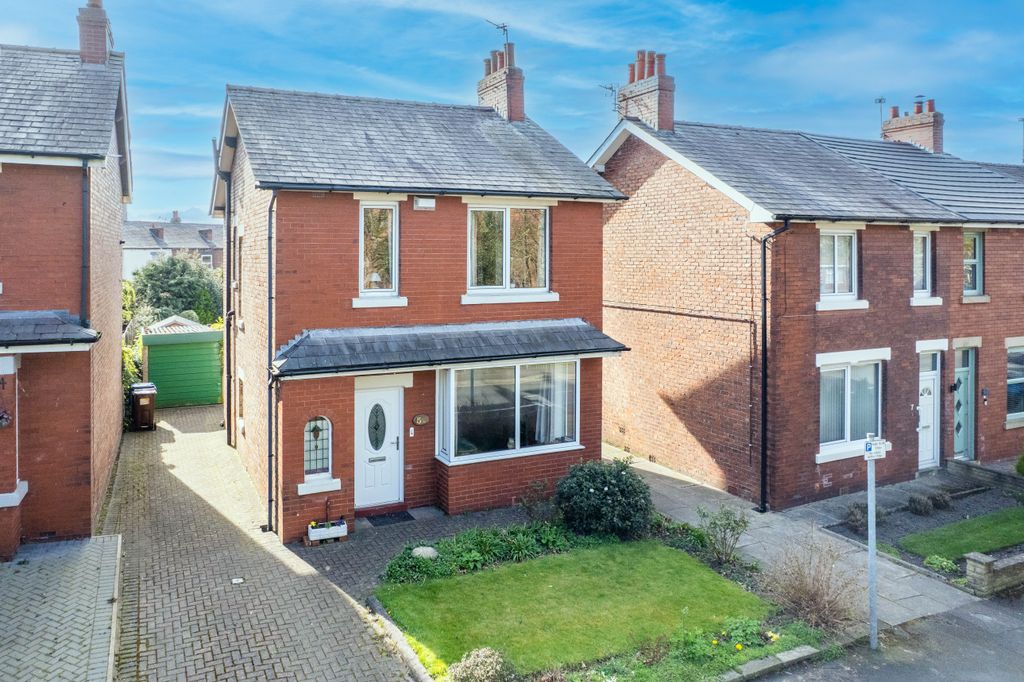 Property photo 1 of 13 Front