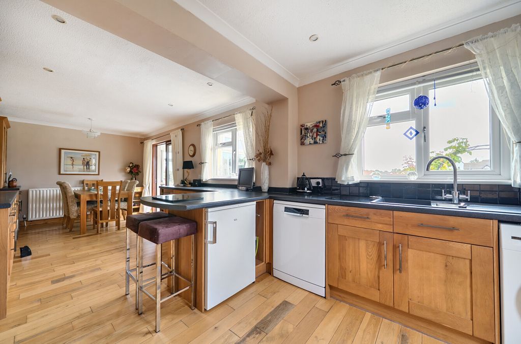 Property photo 3 of 23 1335319-19-6895c8...