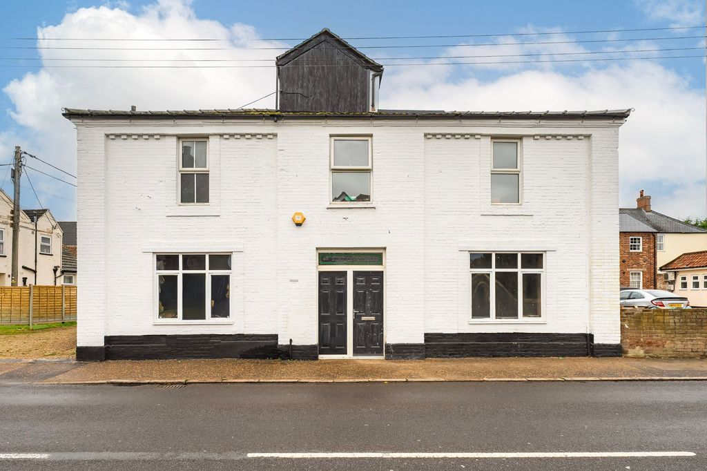 Property photo 1 of 8