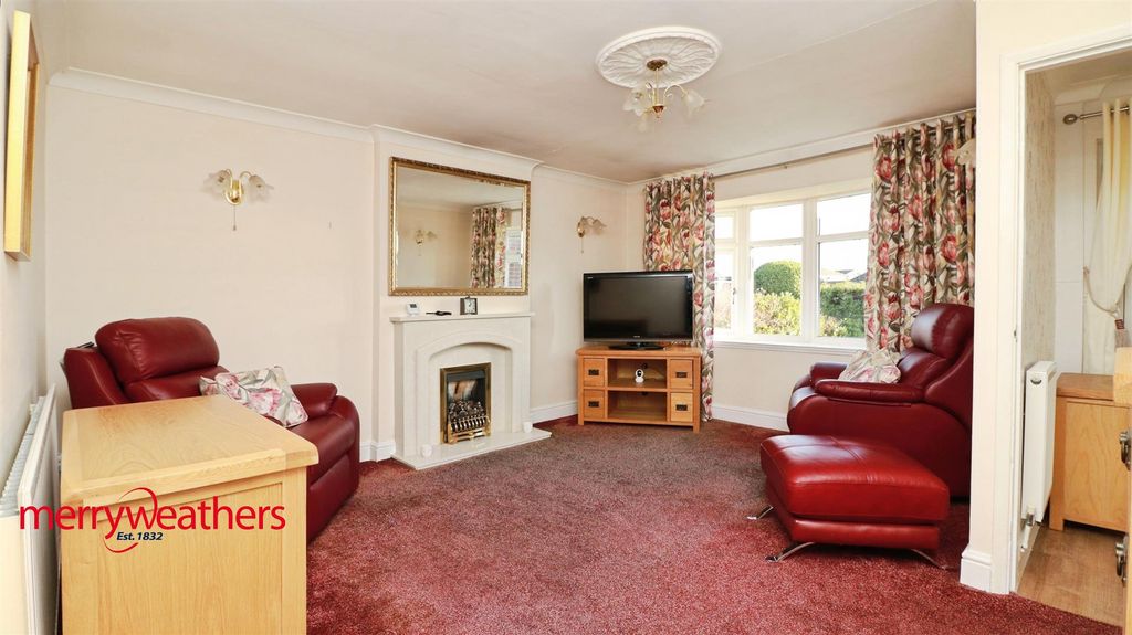 Property photo 2 of 17 Lounge