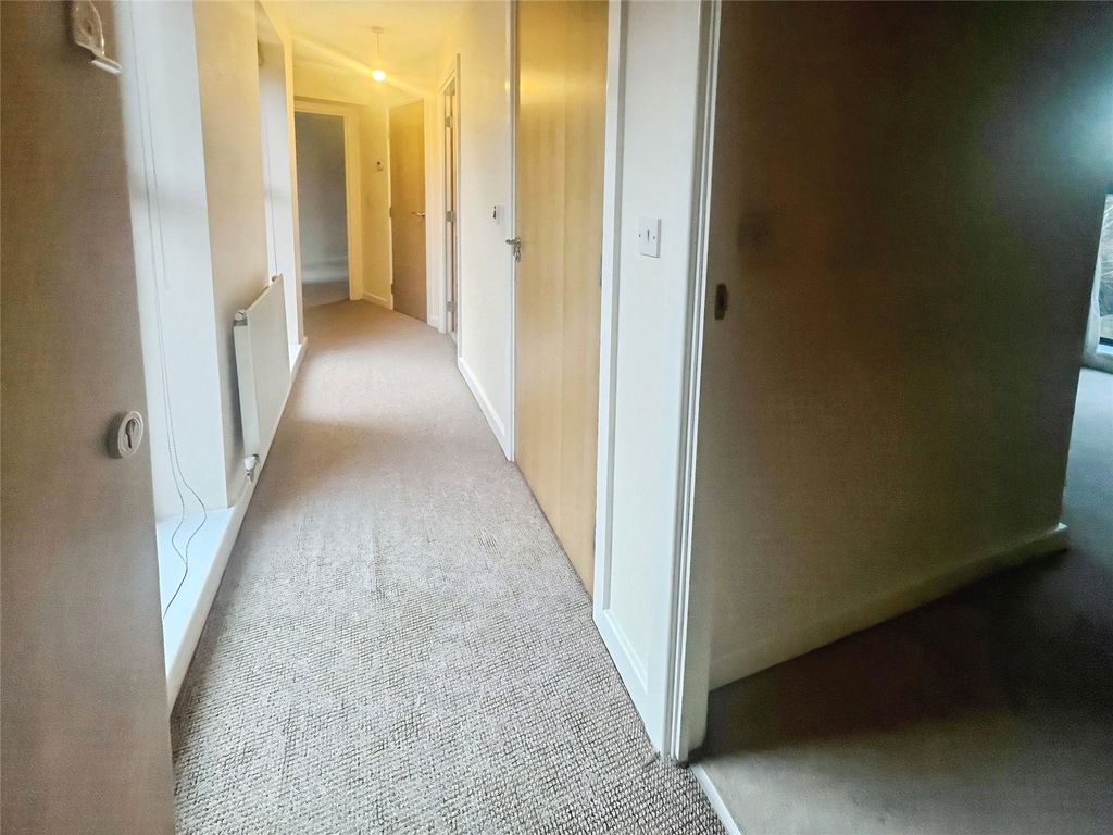 Property photo 3 of 9 Hallway