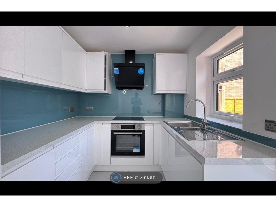 Property photo 2 of 21 Kitchen