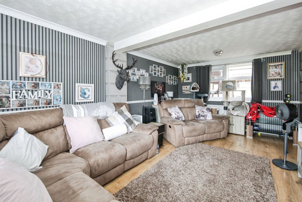 Property photo 3 of 17 Pbox-Img.Jpg