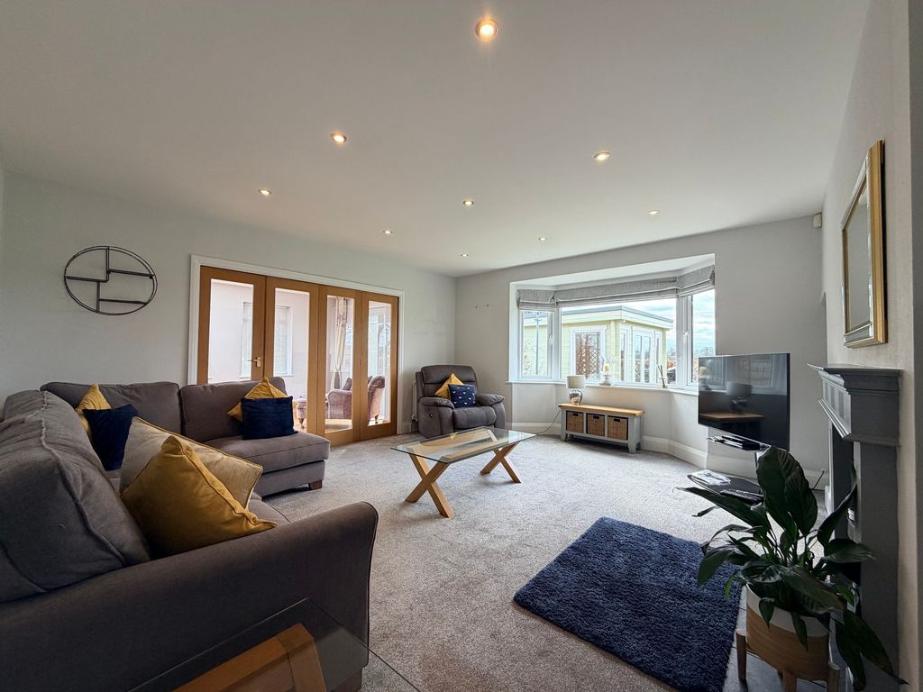 Property photo 2 of 26