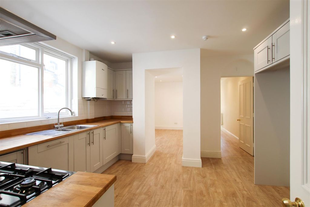 Additional image 5 of 6 bed town house to rentTenison Road, Cambridge CB1
