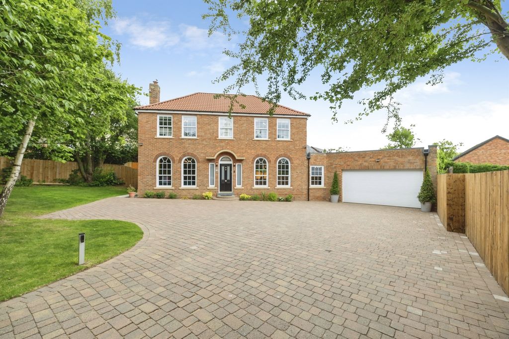 Property photo 1 of 27