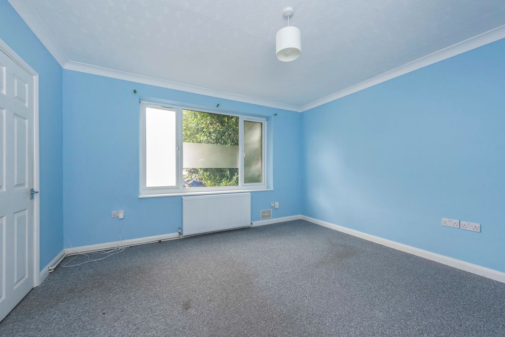 Property photo 3 of 17 Bedroom