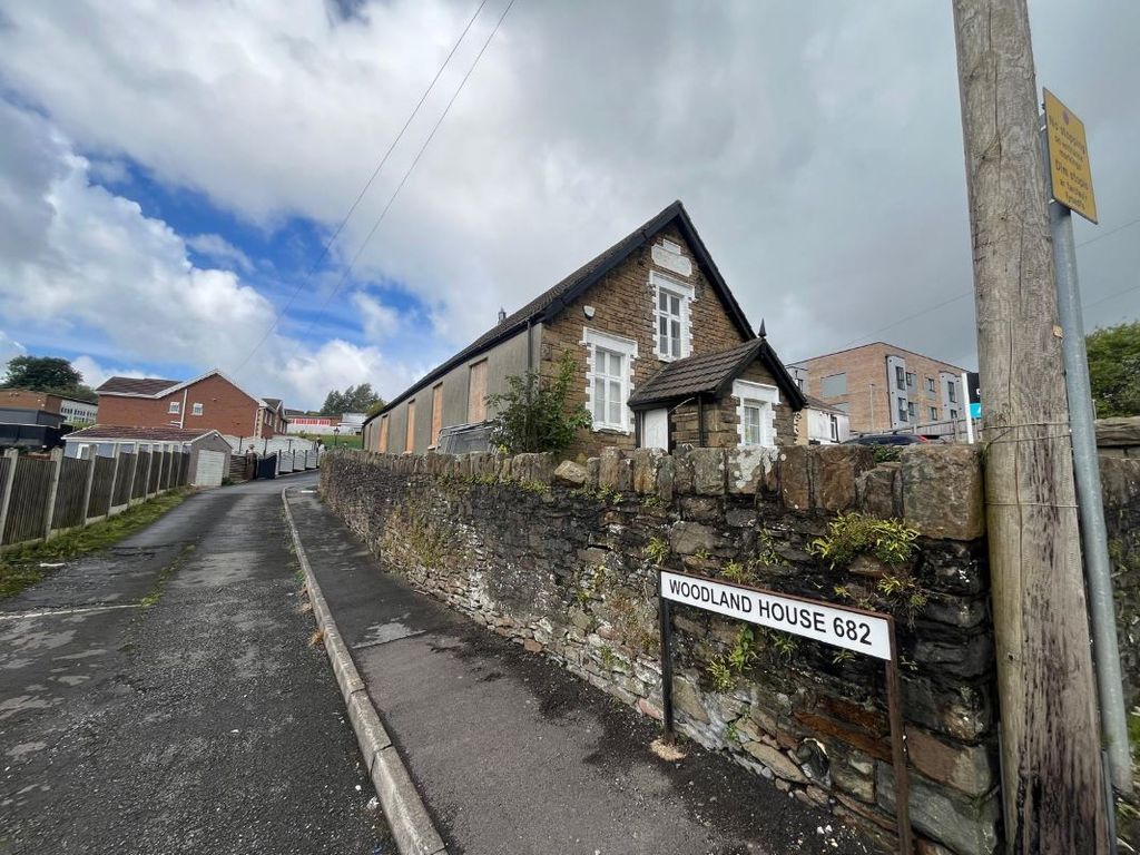 Property photo 2 of 13