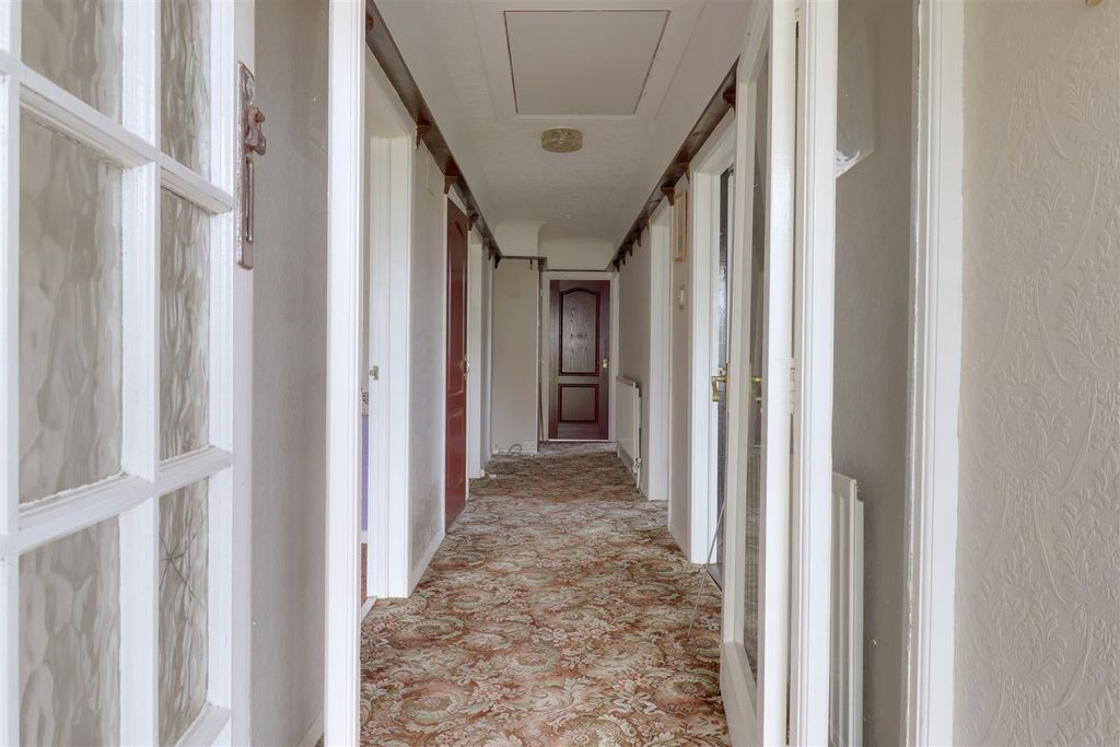 Property photo 2 of 12 Hallway