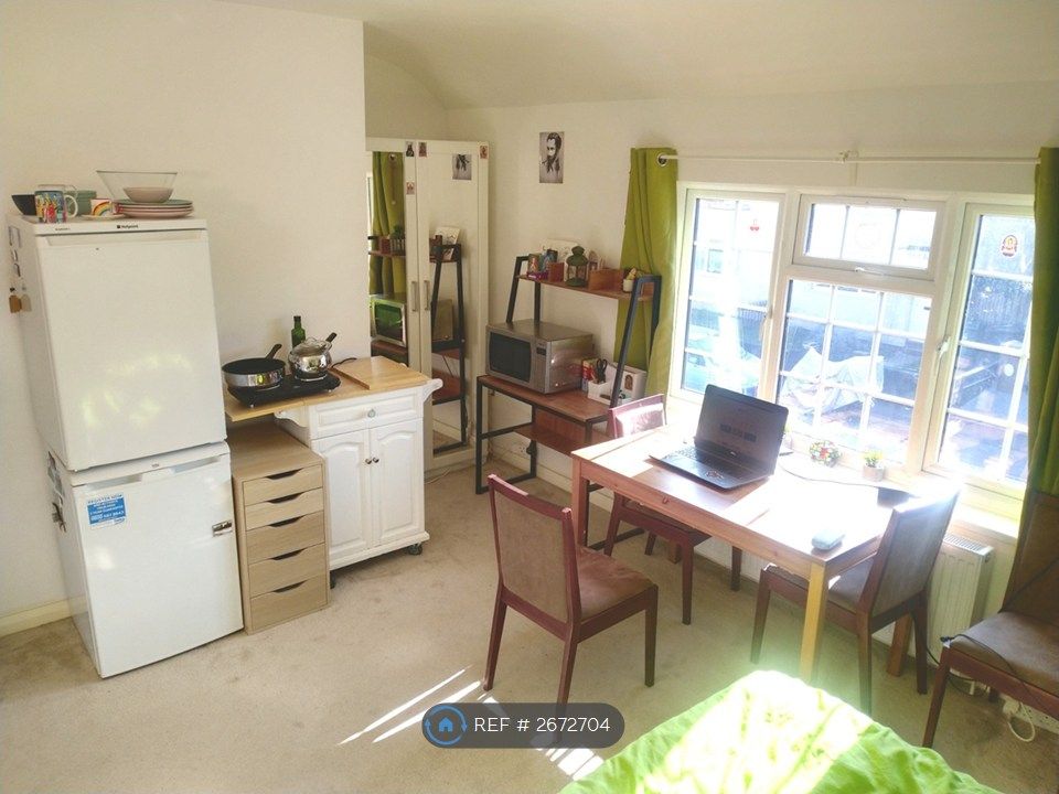 Property photo 2 of 5 Bedroom