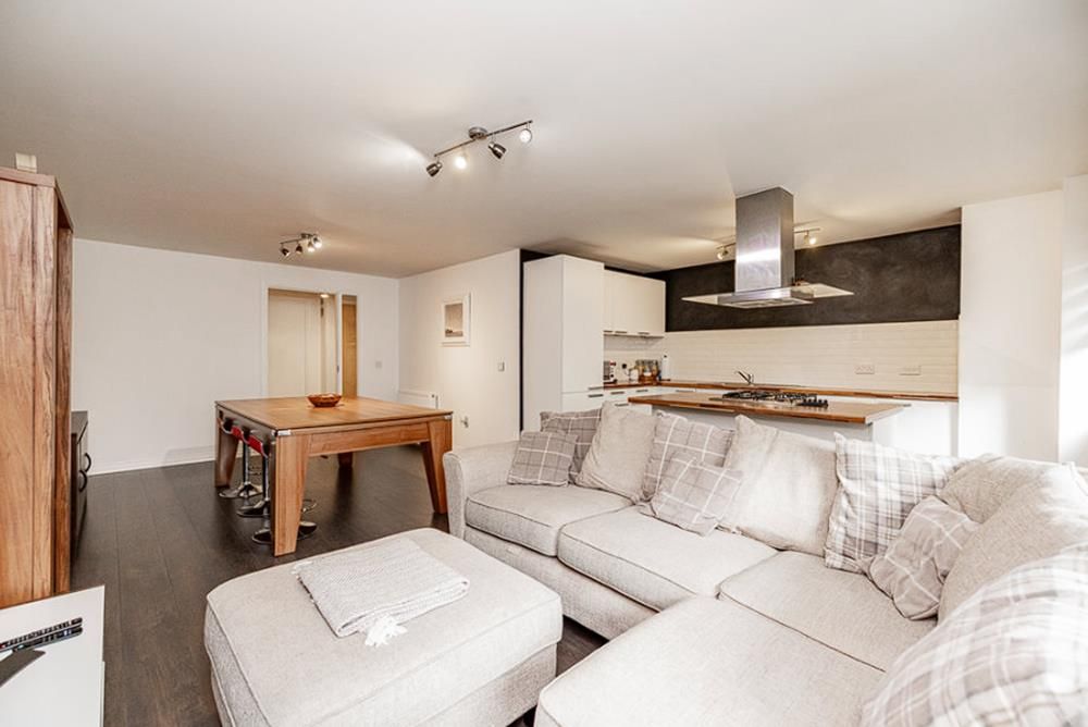 Property photo 3 of 10 Lounge Alt