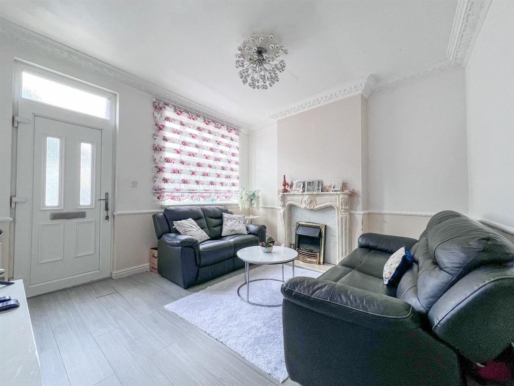 Property photo 3 of 16 Sitting Room