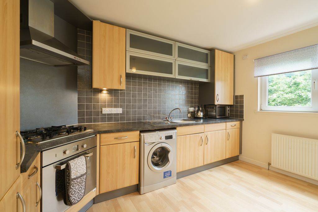 Property photo 1 of 12 Kitchen 2