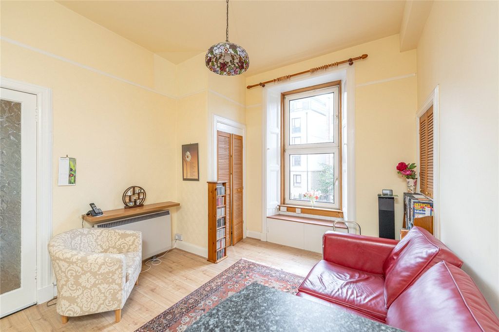 Property photo 3 of 13 Lounge Alt