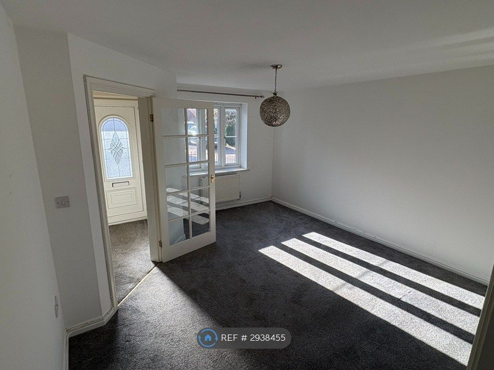Property photo 3 of 10 Living Room