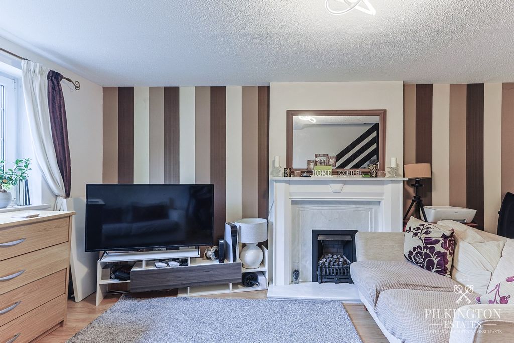 Property photo 3 of 17 5362353