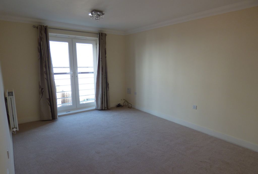 Property photo 2 of 8 Seacole Crescent 5 L