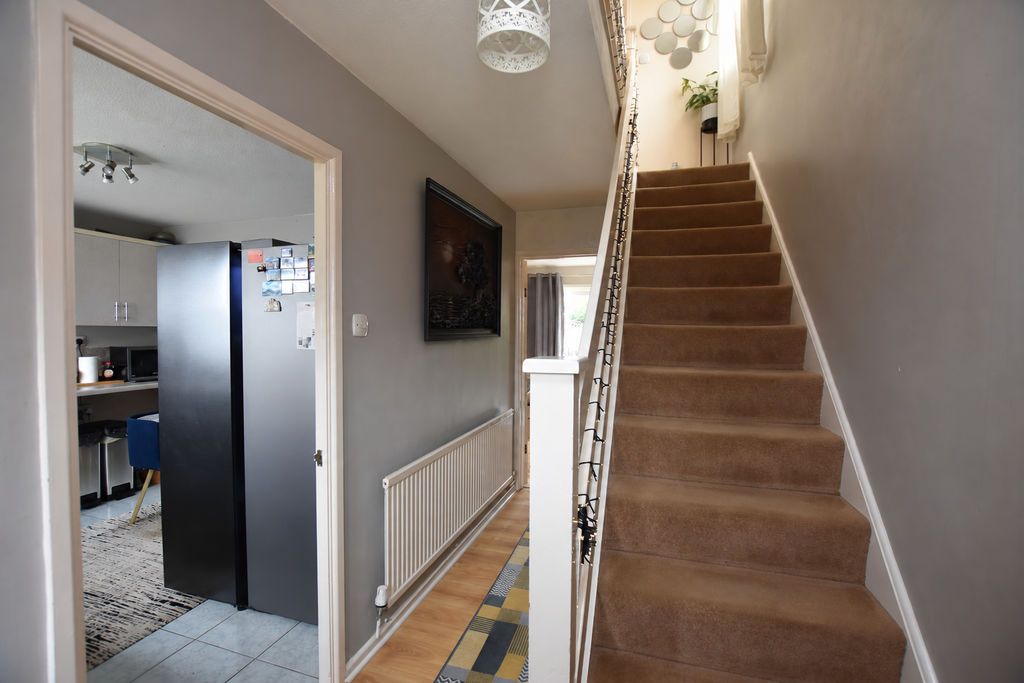 Property photo 2 of 16 Hallway