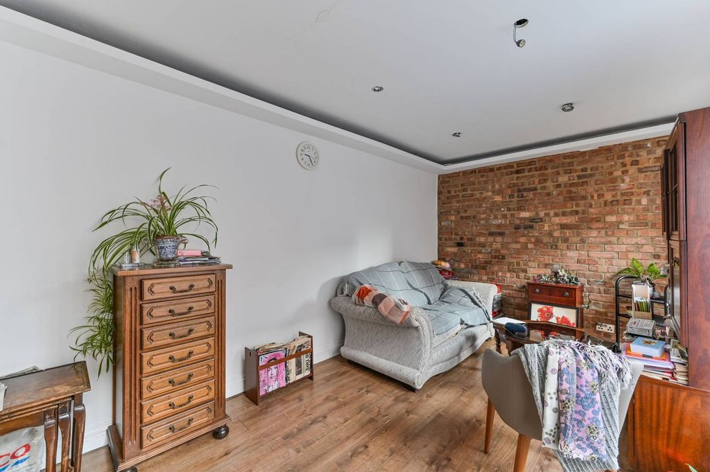Property photo 2 of 7