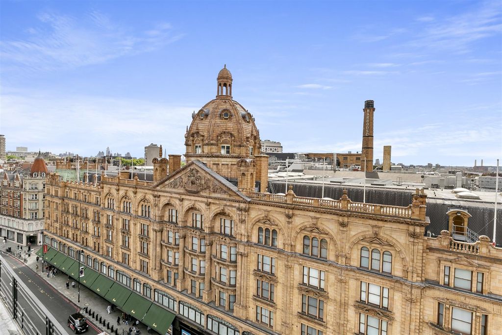 Property photo 2 of 13 View Of Harrods