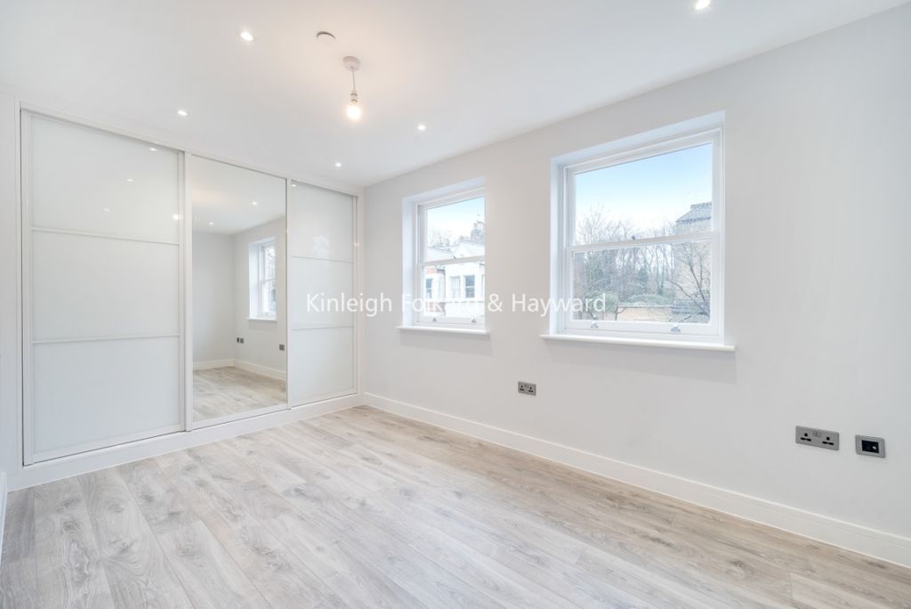 Property photo 3 of 12 2Fe6Ab50-958F-4568-A
