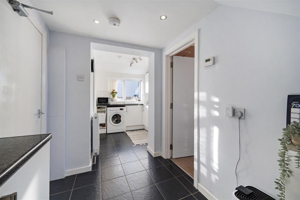 Property photo 3 of 28 Kitchen