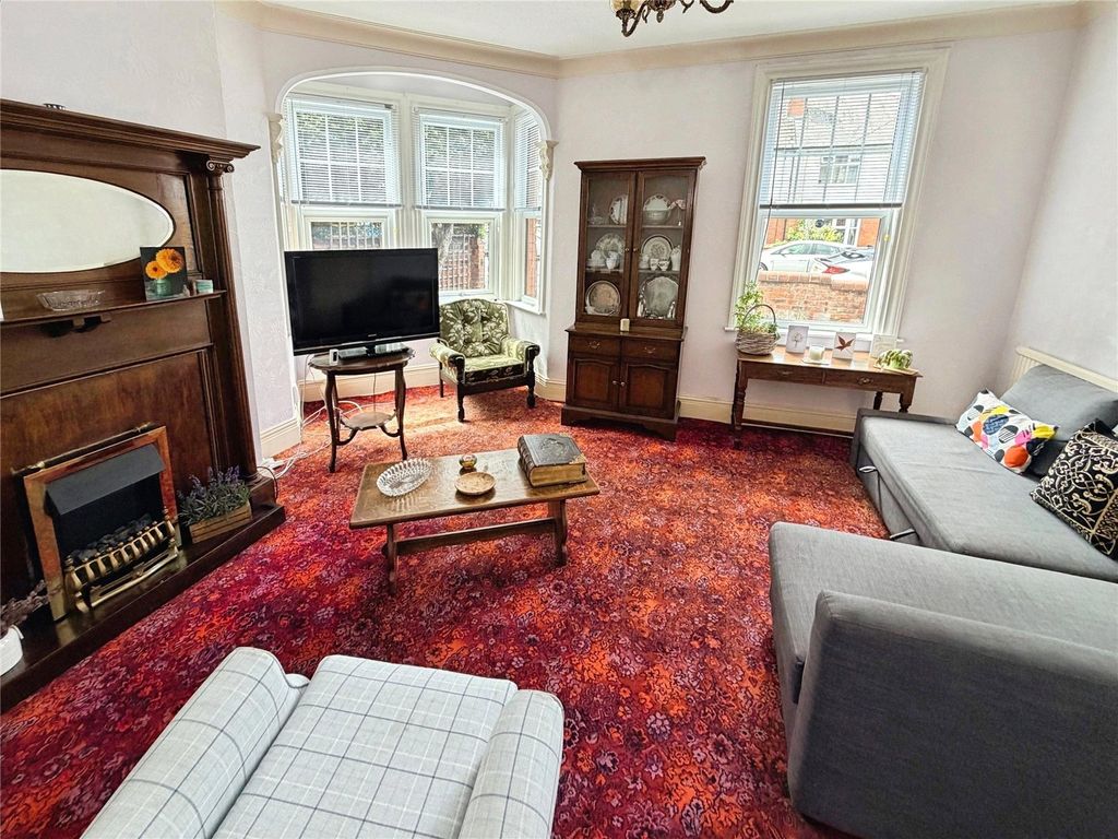 Property photo 2 of 25 Lounge