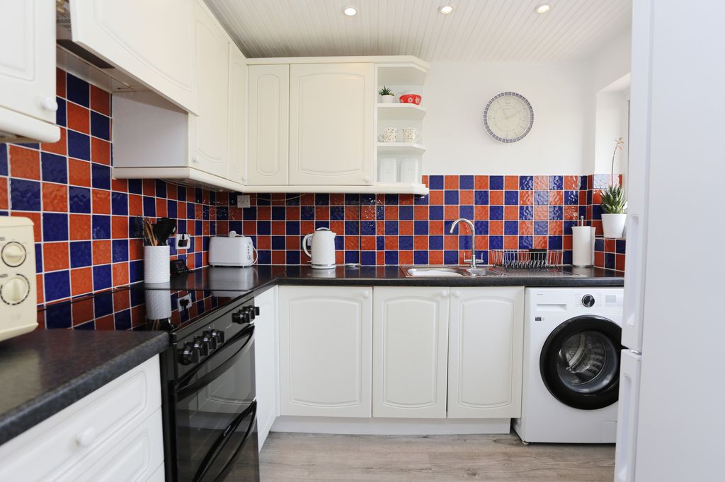 Property photo 2 of 19