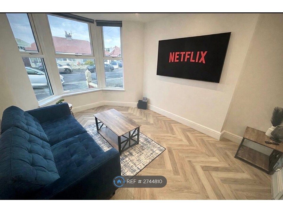 Property photo 1 of 5 Living Room