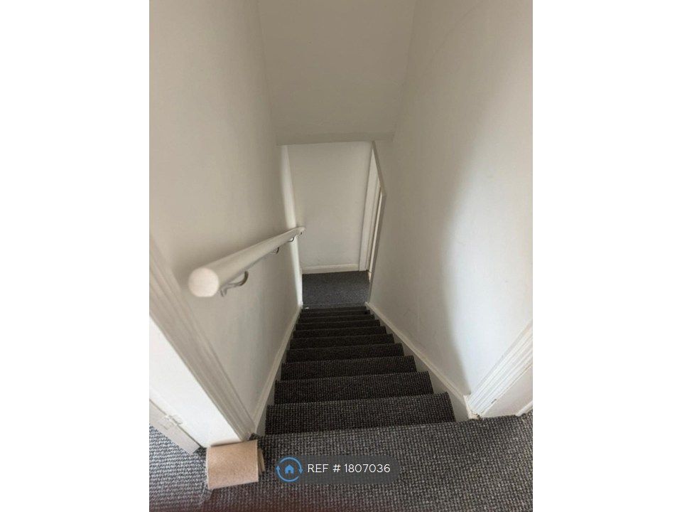 Property photo 2 of 21 Hallway