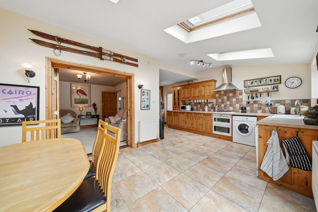 Property photo 2 of 23 Picture No. 11