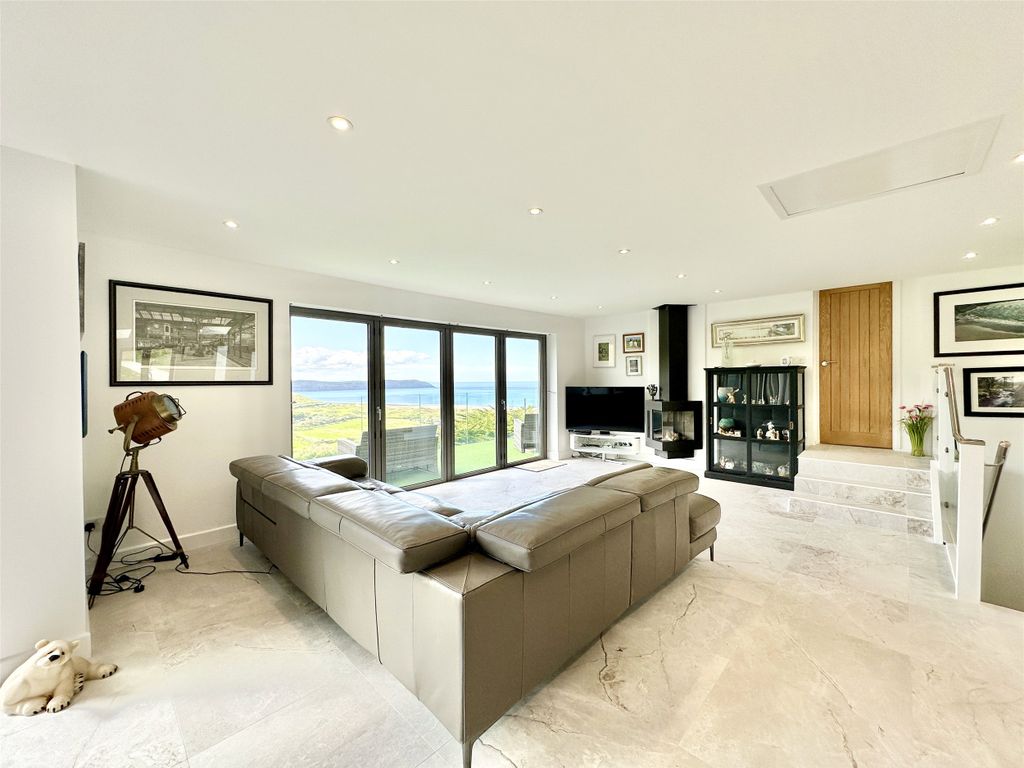 Property photo 2 of 37 Picture No. 08