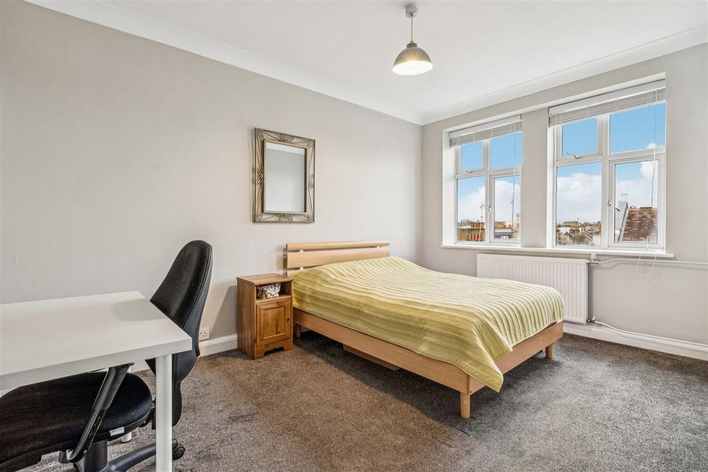 Property photo 3 of 10