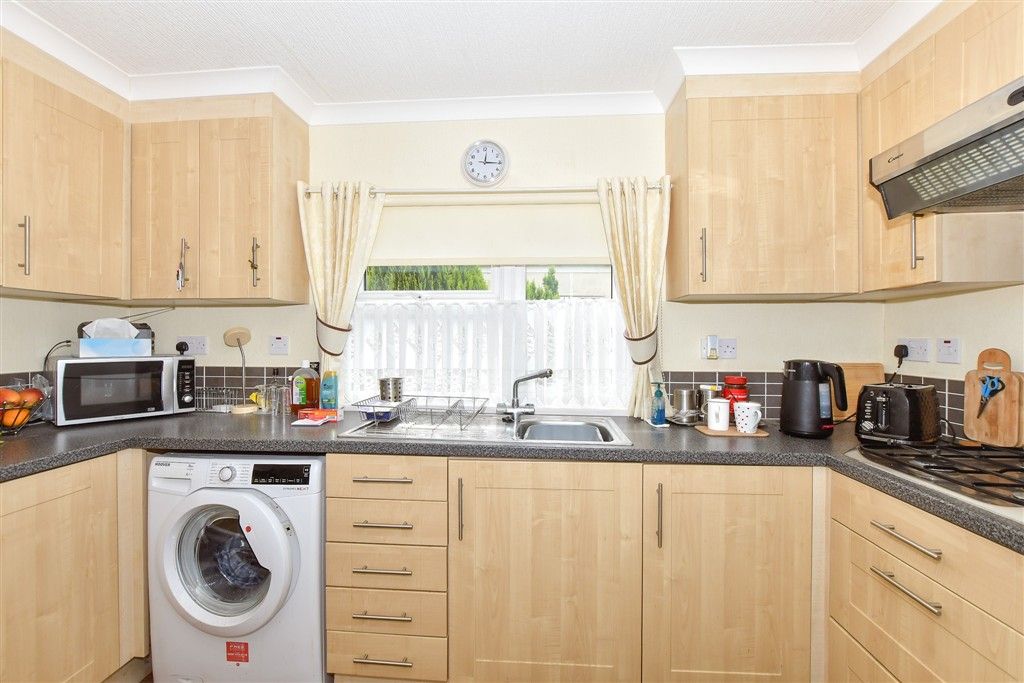 Property photo 3 of 7 Kitchen