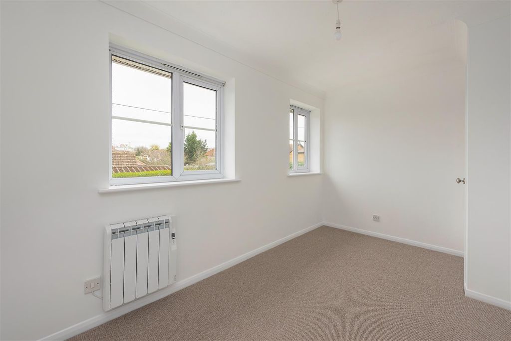 Property photo 3 of 15 Grimshill Road, Whitstable