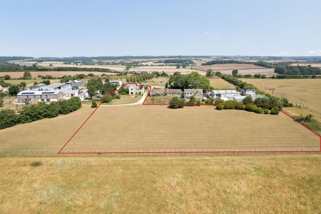 Property photo 1 of 7 Sturt Farmhouse Plot