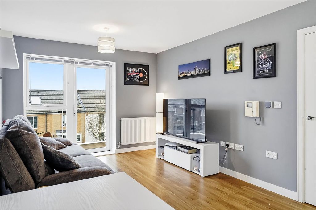 Property photo 2 of 14 Lounge