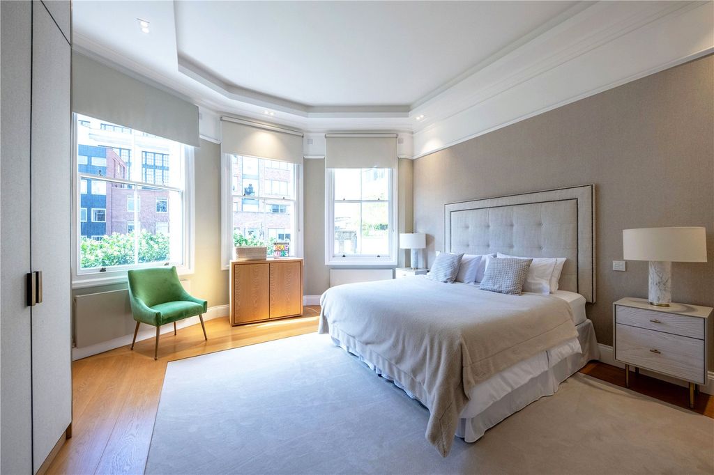 Property photo 3 of 8 Principal Bedroom