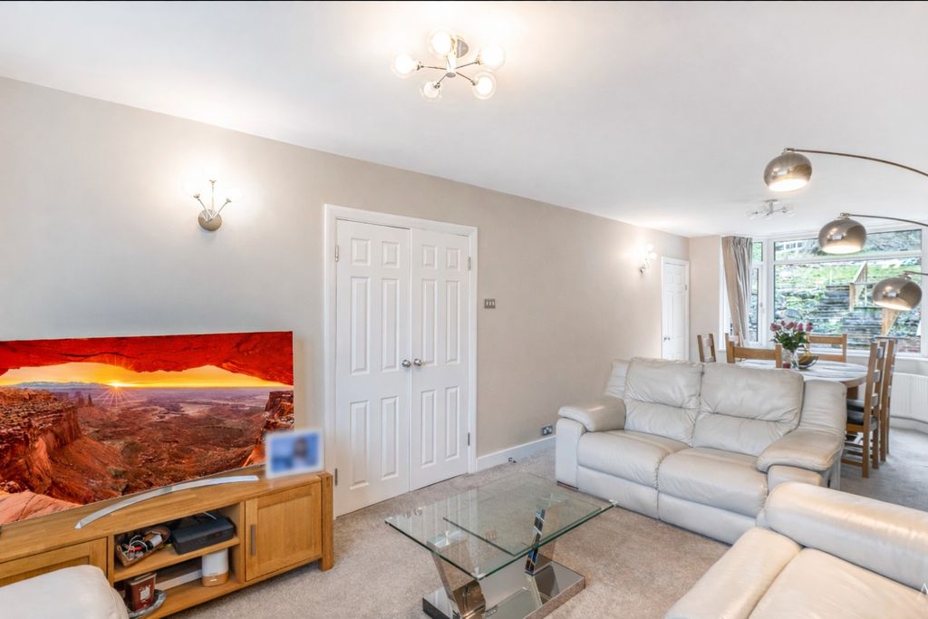 Property photo 2 of 32 4818545