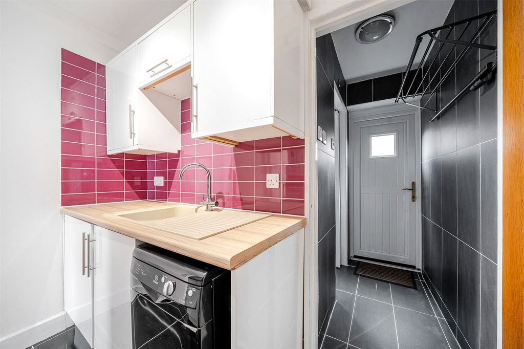 Property photo 3 of 11 Picture No. 10