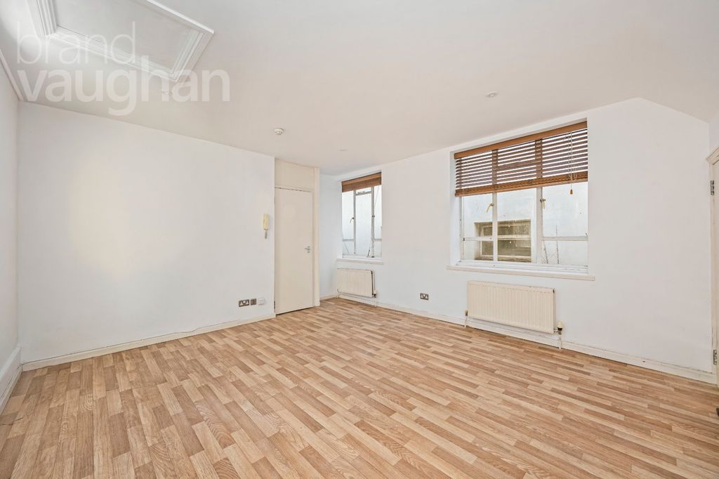 Property photo 3 of 10 Picture No. 04