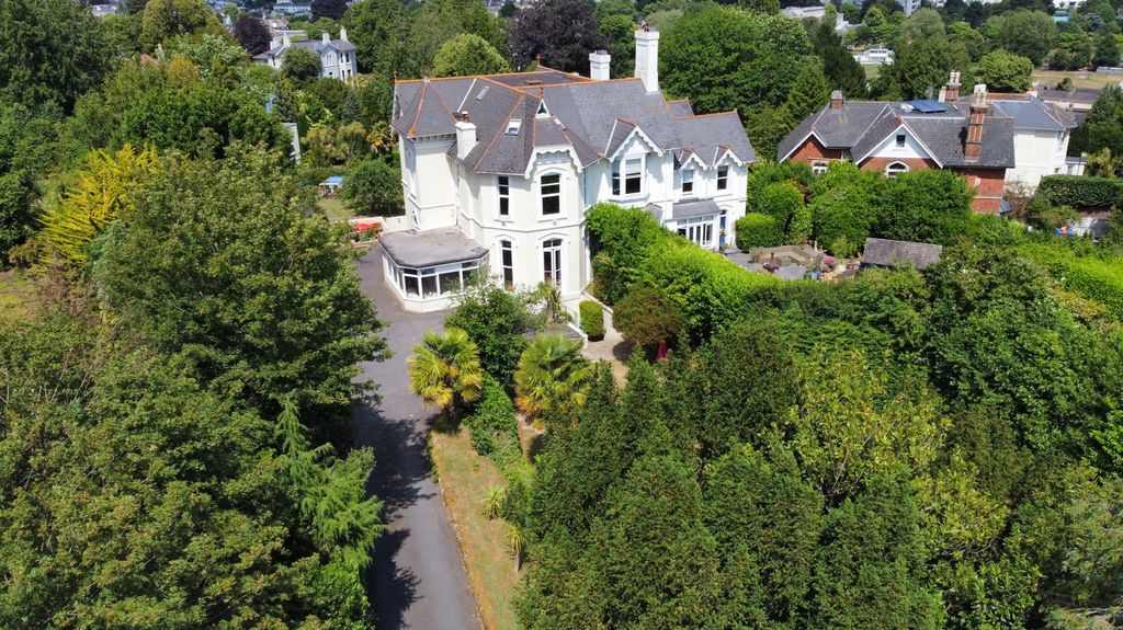 Property photo 1 of 37