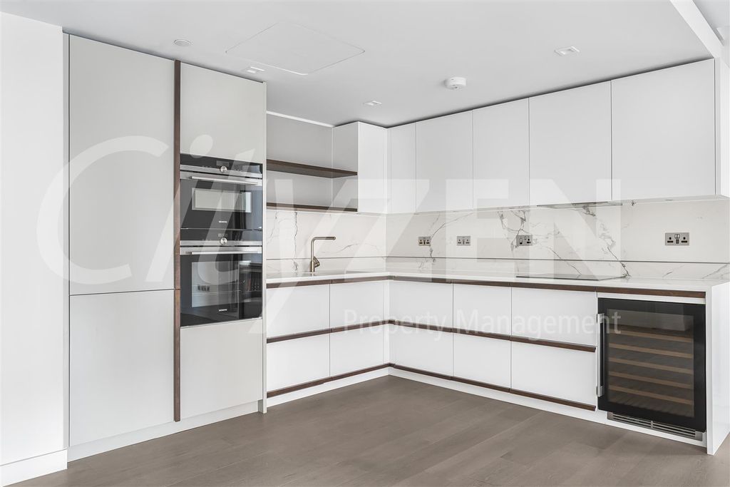 Property photo 3 of 19 Kitchen