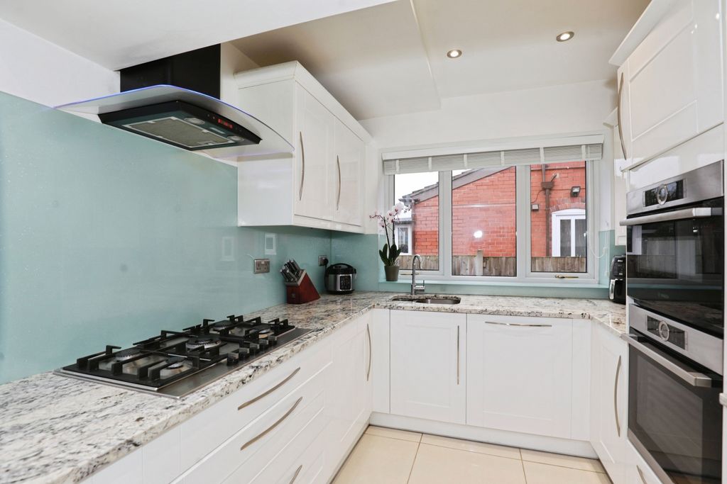 Property photo 3 of 15 Kitchen