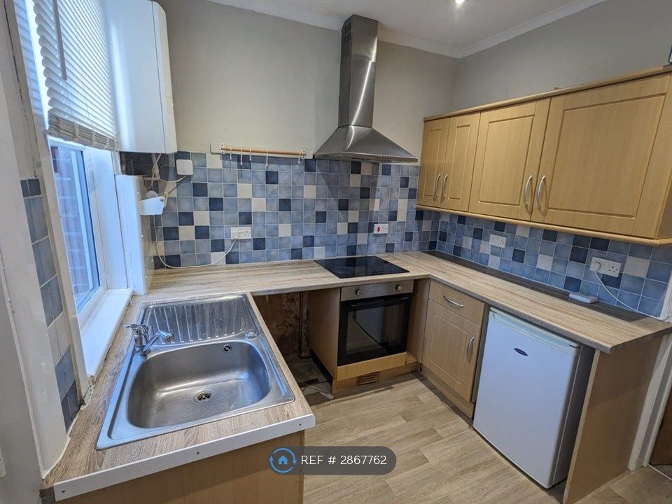 Property photo 3 of 7 Kitchen