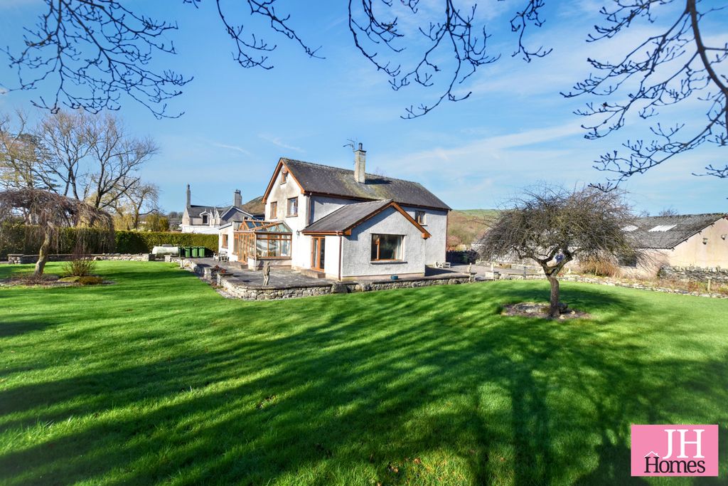 Property photo 1 of 33