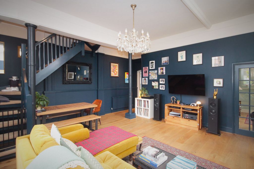 Property photo 3 of 21