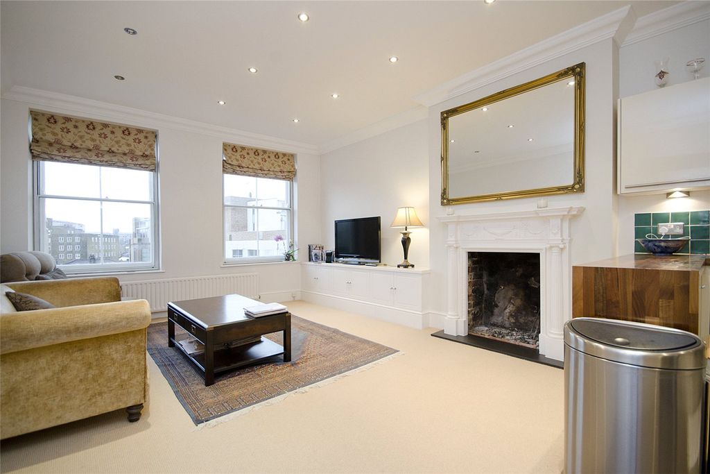 Property photo 1 of 10 Living Room