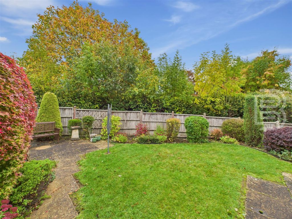 Property photo 2 of 16 Garden (1).Jpg