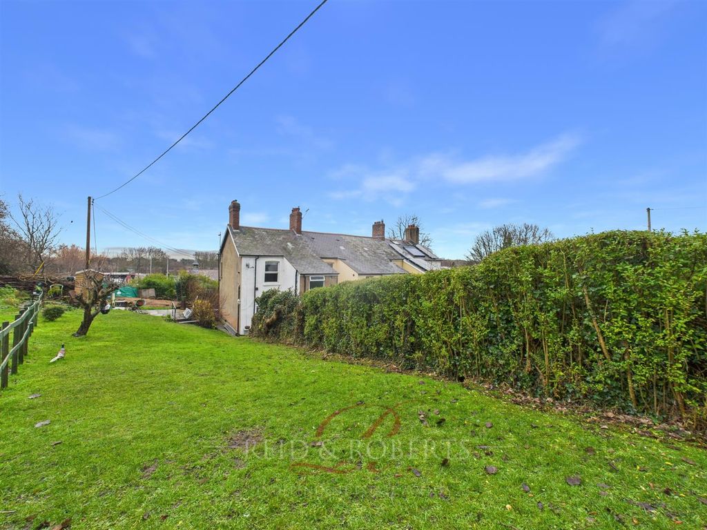 Property photo 2 of 33 Cam04884G0-Pr0112-Still036.Jpg